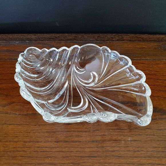 Vintage Shell Shaped Glass Bowl - Picture 3 of 9